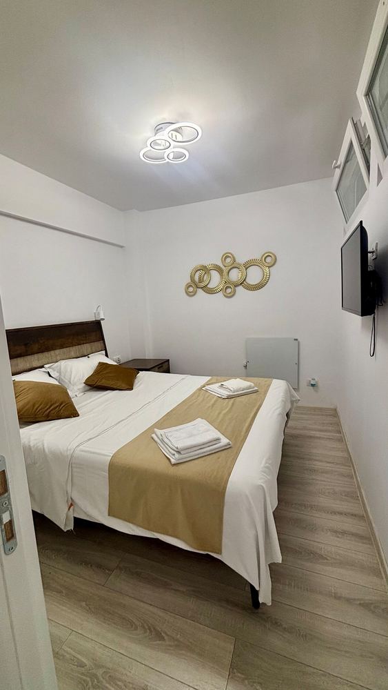Bedroom with queen bed